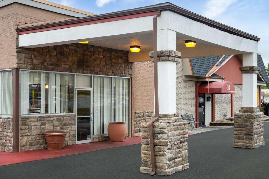 Rodeway Inn Youngstown Exterior foto